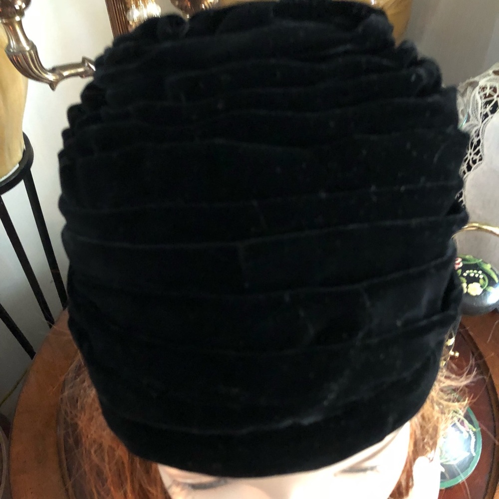 Vintage Black Velvet Molded Hat - Picture 5 of 6